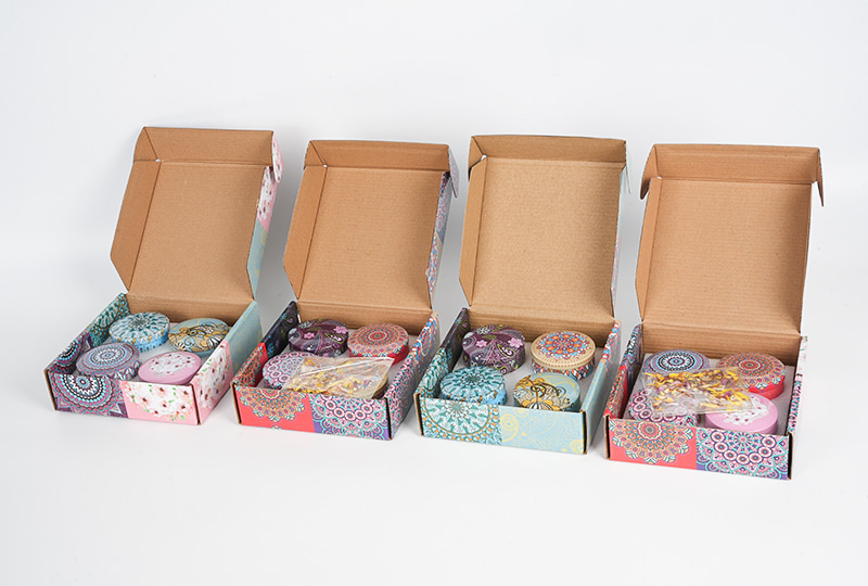 Bougie en pot en métal parfumée à la fleur séchée imprimée en étain