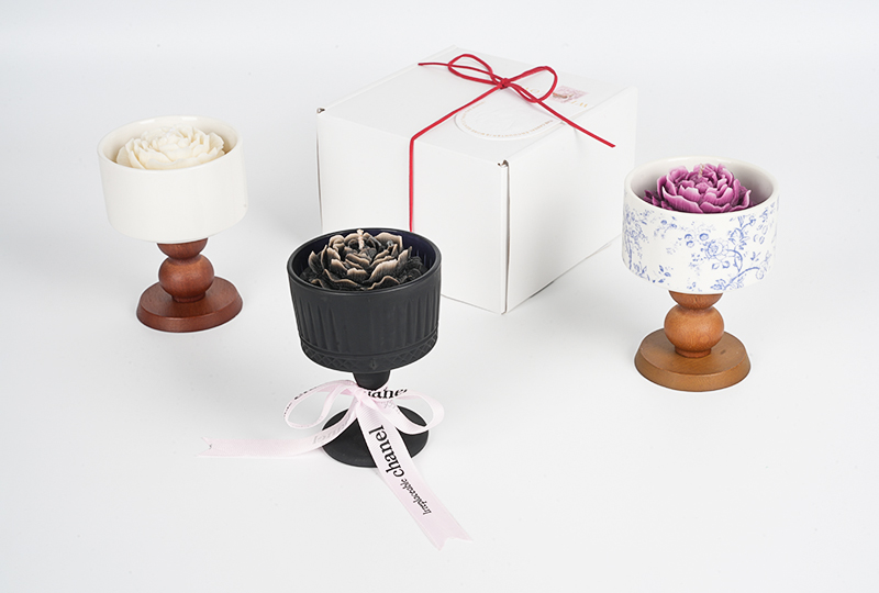 Bougie artisanale vintage sur piédestal Bloom Flower Series