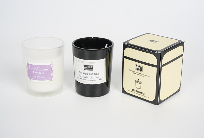 Bougie en pot en verre givré à la cire de soja et à la lavande