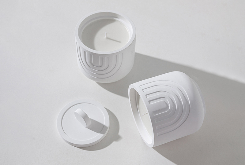 Bougie en pot en céramique à couvercle blanc mat gaufré