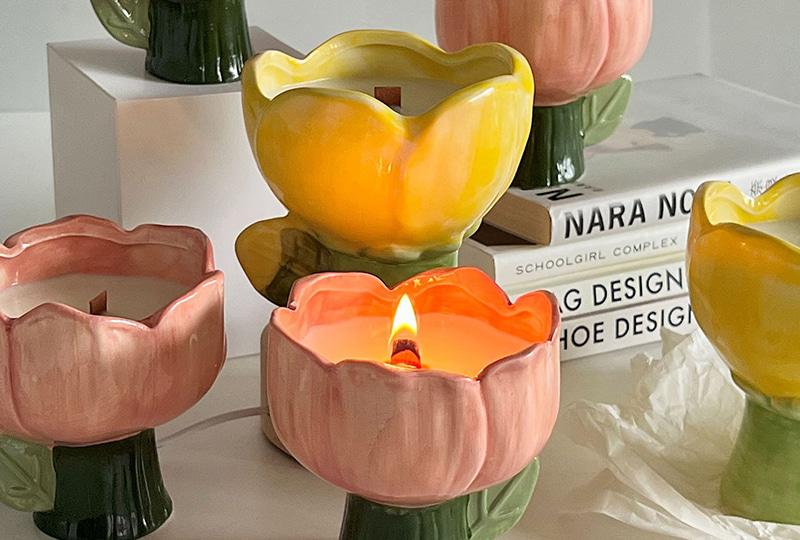 Bougie en pot en céramique émaillée brillante en forme de tulipe