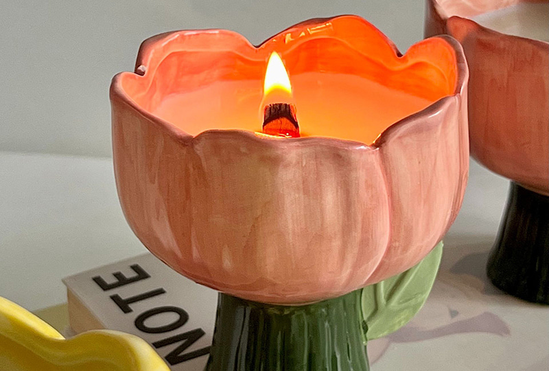 Bougie en pot en céramique émaillée brillante en forme de tulipe