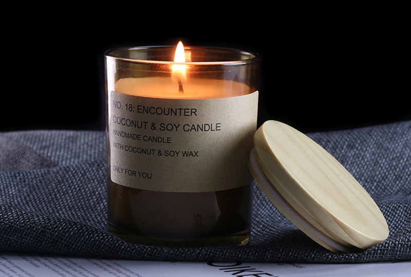 Bougie en pot en verre avec couvercle en cire de soja et noix de coco