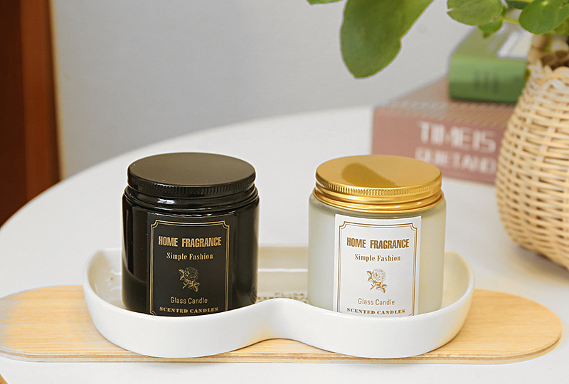 Bougie en pot en verre parfumée givrée à couvercle doré