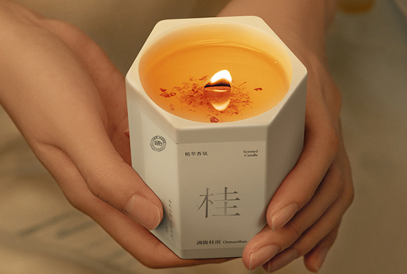 Bougie octogonale en pot en céramique parfumée à l'osmanthus