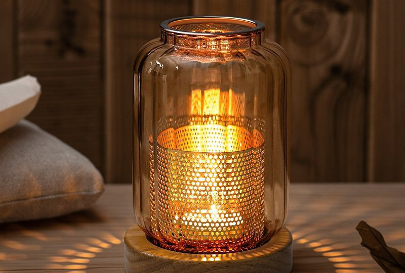 Bougeoir en pot en verre avec base en bois