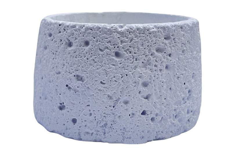 Bougie en pot de ciment pastel à texture poreuse