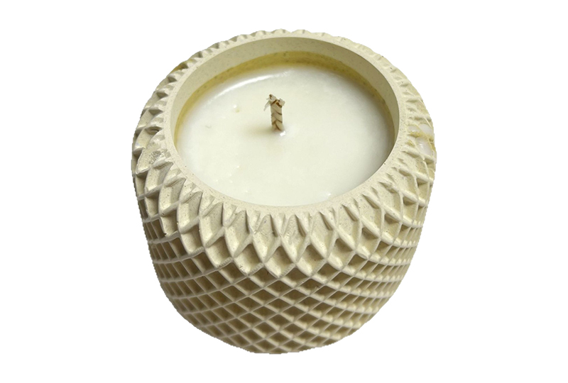 Bougie en pot de ciment texturé sculpté géométrique