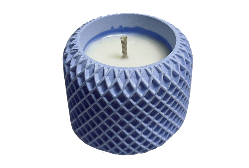 Bougie en pot de ciment texturé sculpté géométrique