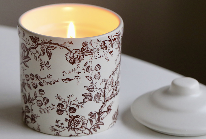 Bougie en pot en céramique à motif botanique vintage