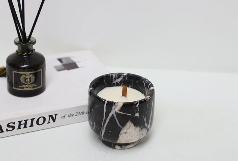 Bougie élégante en pot de marbre noir