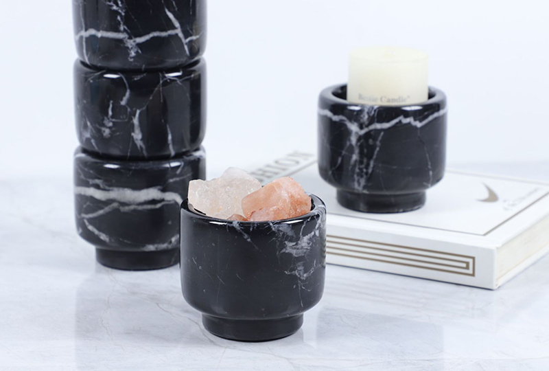 Bougie élégante en pot de marbre noir