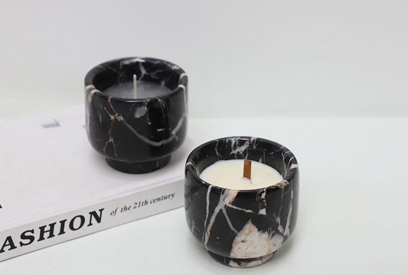 Bougie élégante en pot de marbre noir
