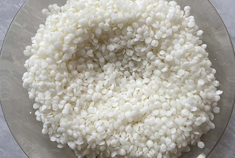 Matière première de cire de pointe en forme de granulés blancs
