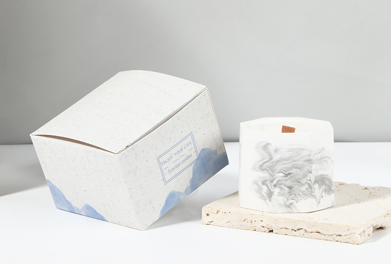 Bougie en pot en marbre avec mèche en bois carrée en marbre lavé à l'encre