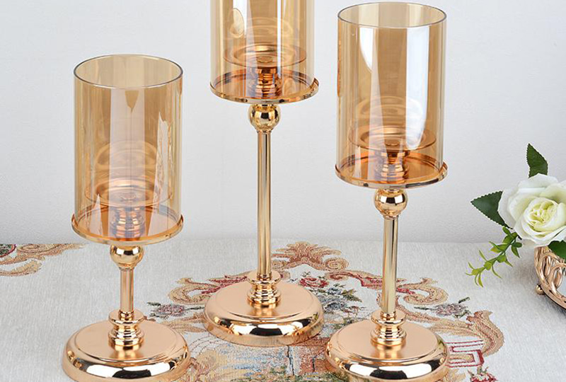 Ensemble de bougeoirs pilier en verre ouragan à tige dorée