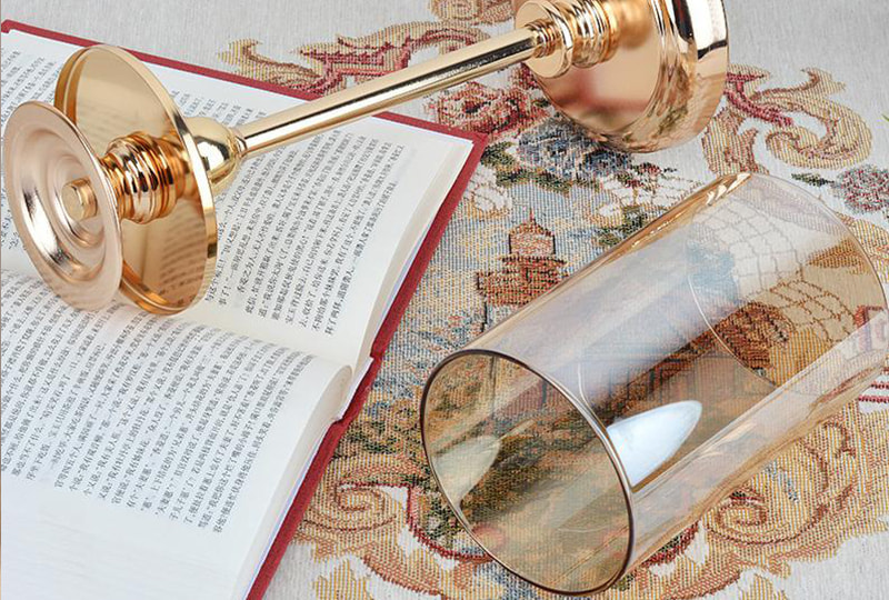 Ensemble de bougeoirs pilier en verre ouragan à tige dorée