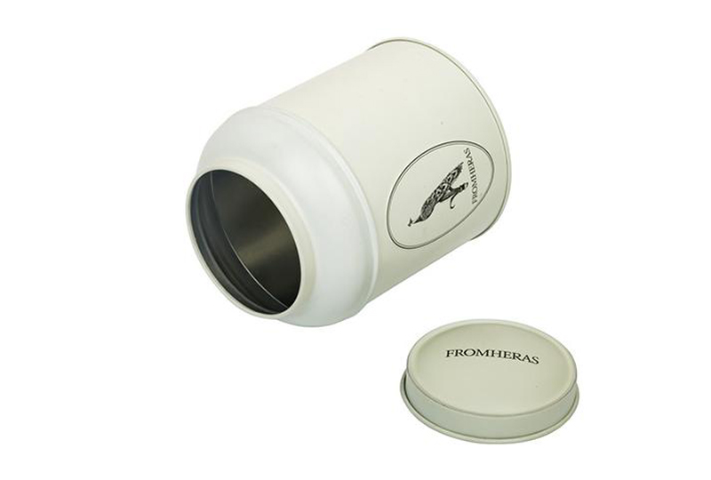 Bougie en pot en métal avec couvercle et illustration gravée blanc mat