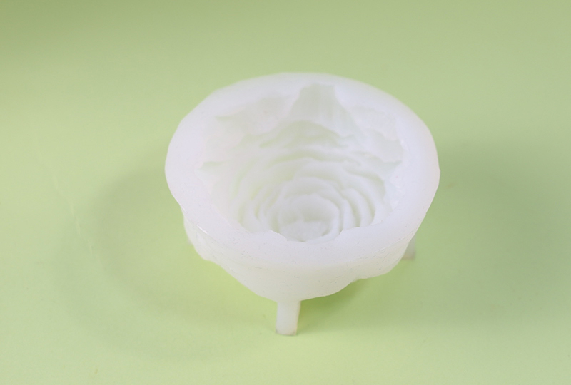 Moule à bougie en silicone avec visage de rose en pleine floraison