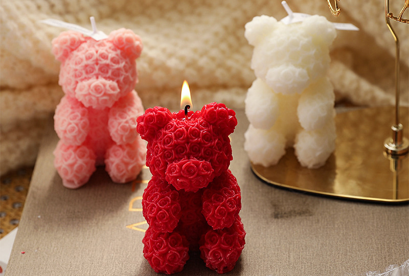 Bougie faite à la main de la série Teddy Bear Festival recouverte de roses