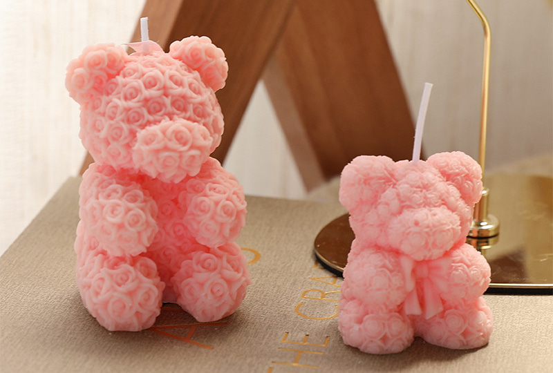 Bougie faite à la main de la série Teddy Bear Festival recouverte de roses