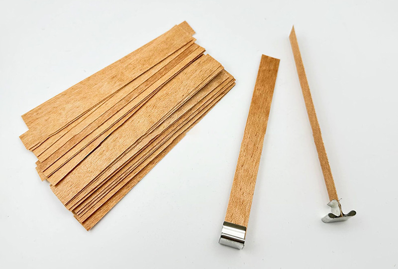 Mèche de bougie plate en bois à grain naturel avec base à languette