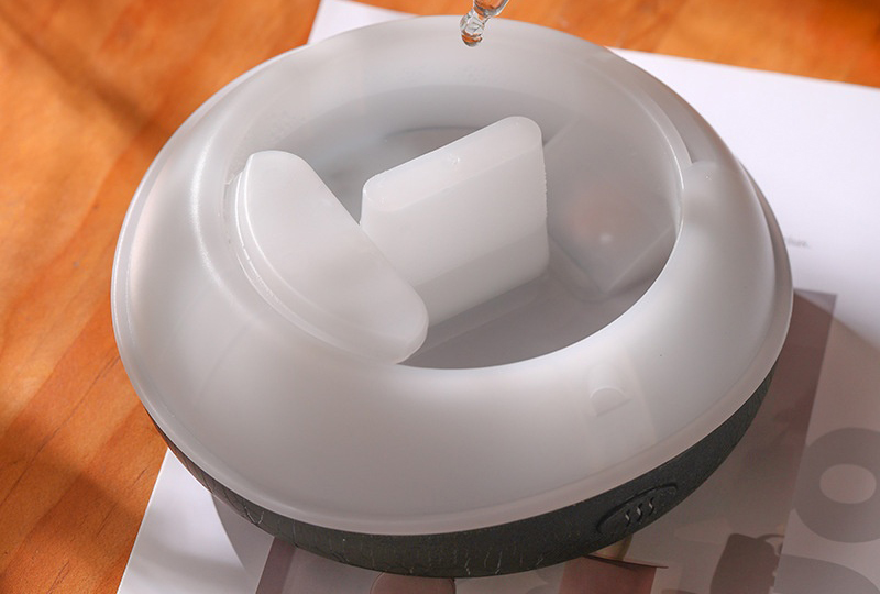 Diffuseur ultrasonique à dôme compact