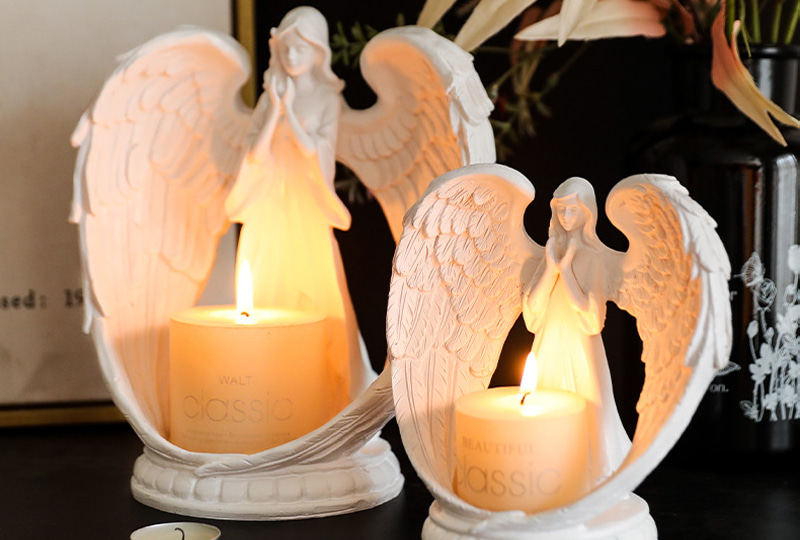 Bougeoir en forme d'ange en résine blanche embrassant