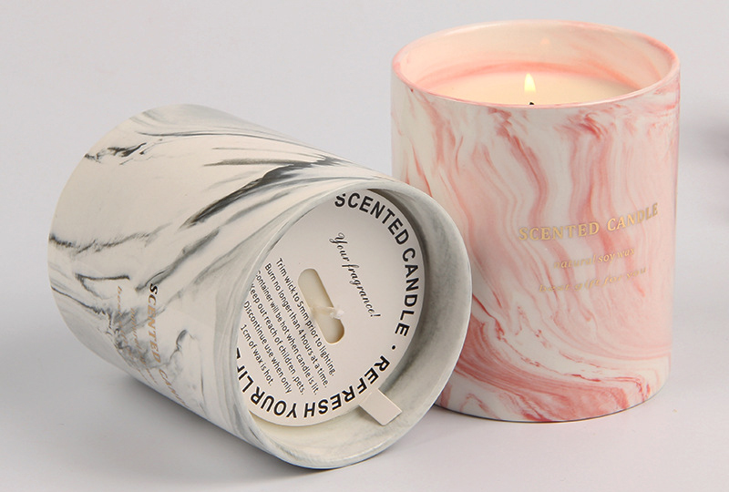 Bougie en pot en marbre avec mèche en bois et imprimé marbre rose